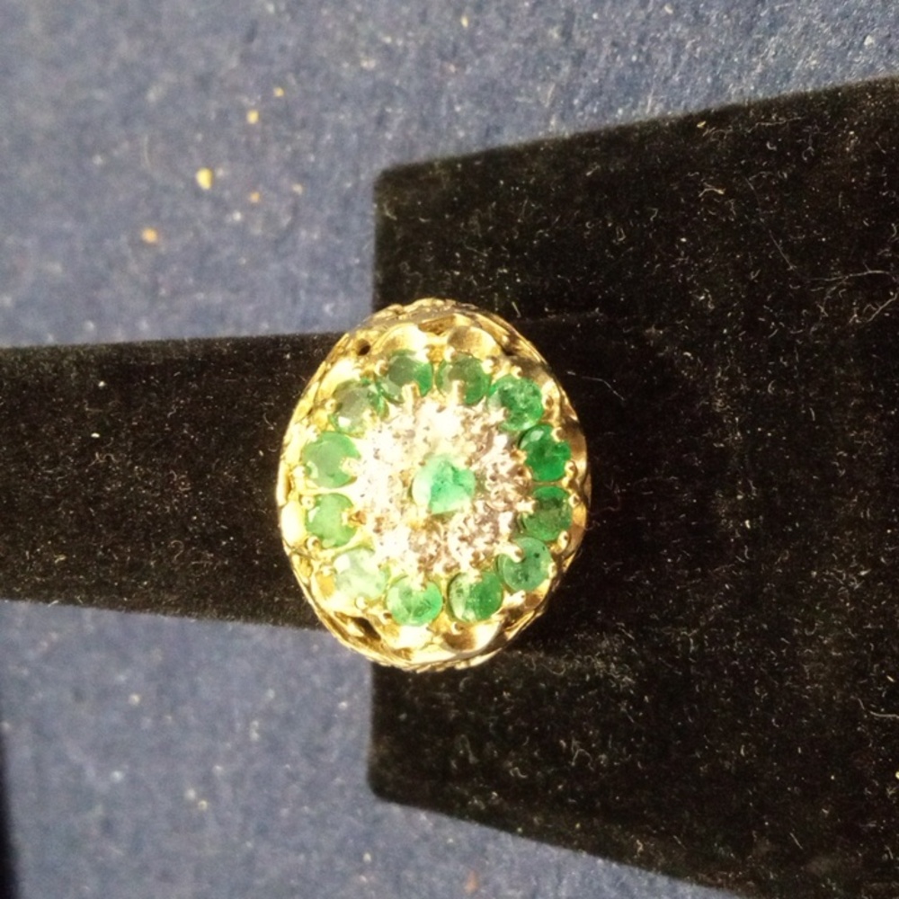 Men's 10K  Gold Kentucky Cluster Emeralds And Diamonds Ring Size 12.5